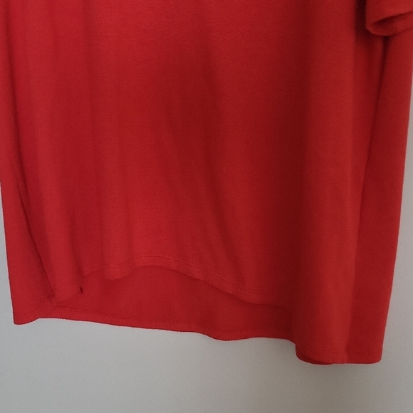 Stylish & Comfortable Red Coral/Salmon Top – Perfect for Any Occasion - Picture 5 of 6